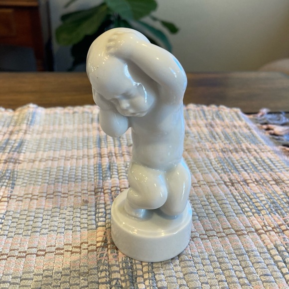 VINTAGE B & G BING & GRONDAHL 4 BABY FIGURINES "ACHES" 2206, 2207, 2208, 2209 - Picture 5 of 9